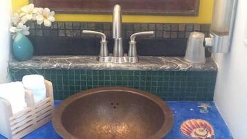 Superior Room, 1 Bedroom, Partial Ocean View | Bathroom | Hair dryer, towels