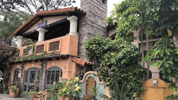 Fachada de la propiedad