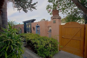 Front of property - Les Artistes Inn (Del Mar)