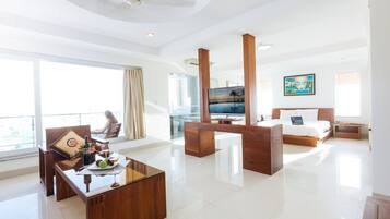 1 bedroom, minibar, in-room safe, desk