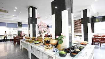 Daily buffet breakfast (VND 100000 per person)
