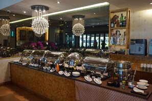 Frokost serveres