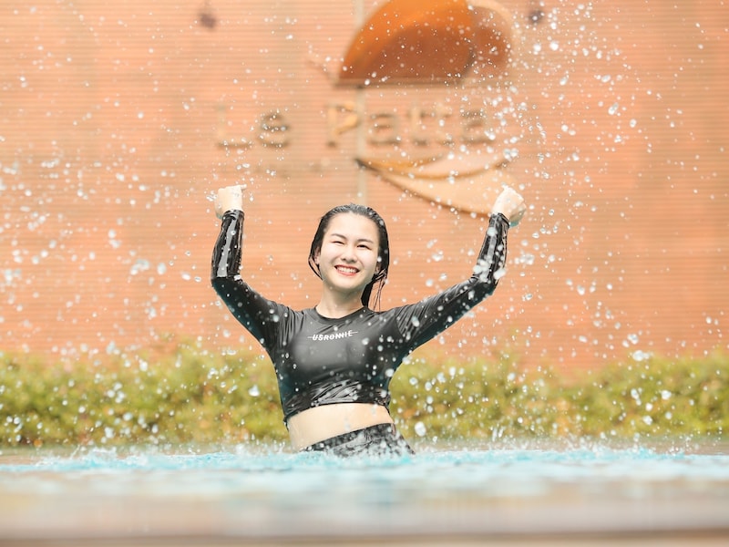 Poolbereich im Innenhof des Le Patta Chiang Rai