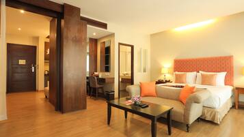Suite | Minibar, coffres-forts dans les chambres, bureau, rideaux occultants