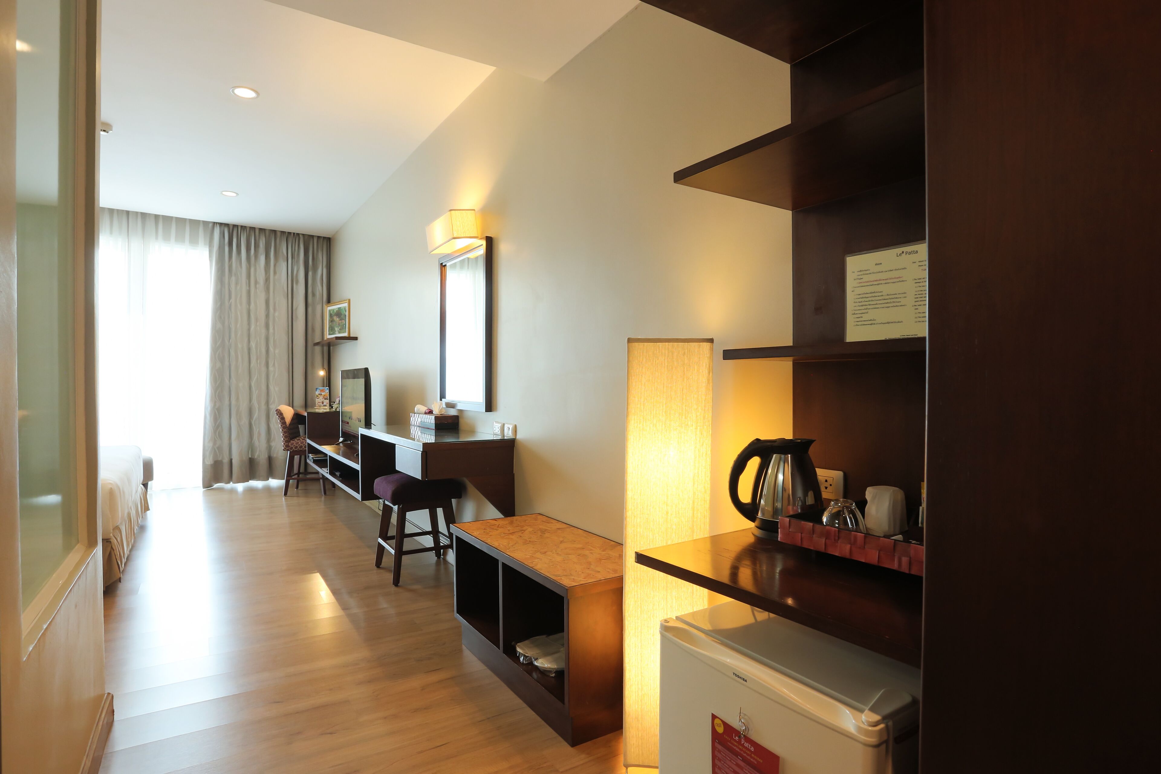 deluxe double room | minibar, in-room safe, desk, blackout curtains