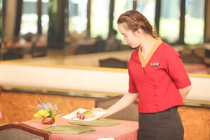 Breakfast served - Le Patta Resort & Hotel Chiang Rai (Chiang Rai)