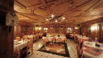 Breakfast, lunch, dinner served; local cuisine