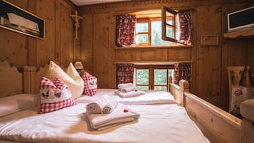 Classic-værelse til 3 personer | Premium-sengetøj, pengeskab på værelset, individuelt design
