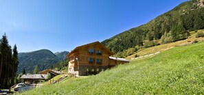 Front of property - Chalet Alpenrose Bio Wellness Naturhotel (Pejo)