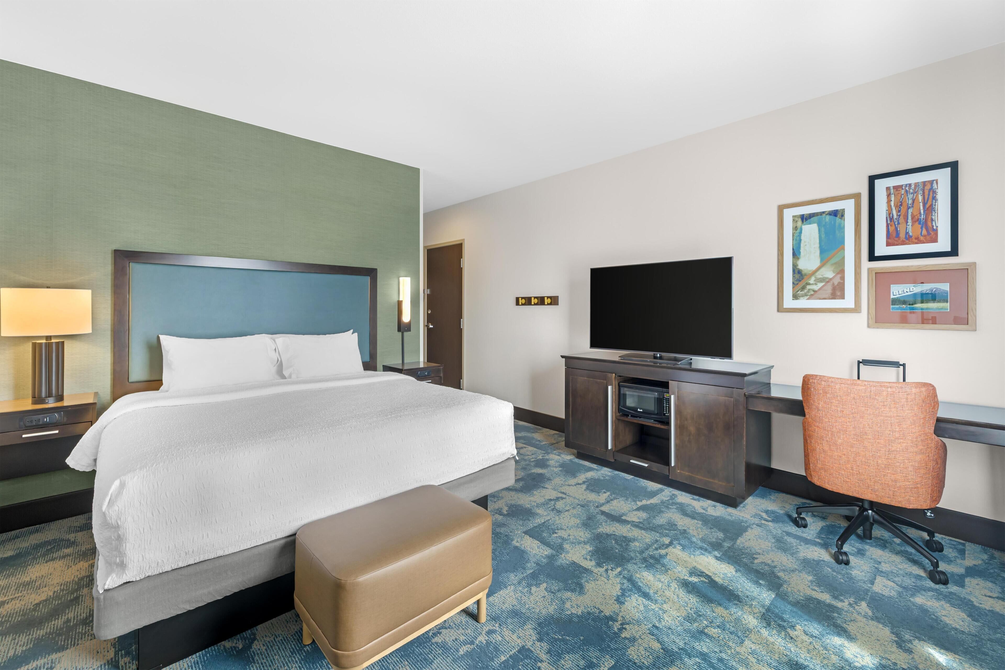 Room, 1 King Bed, Refrigerator & Microwave
