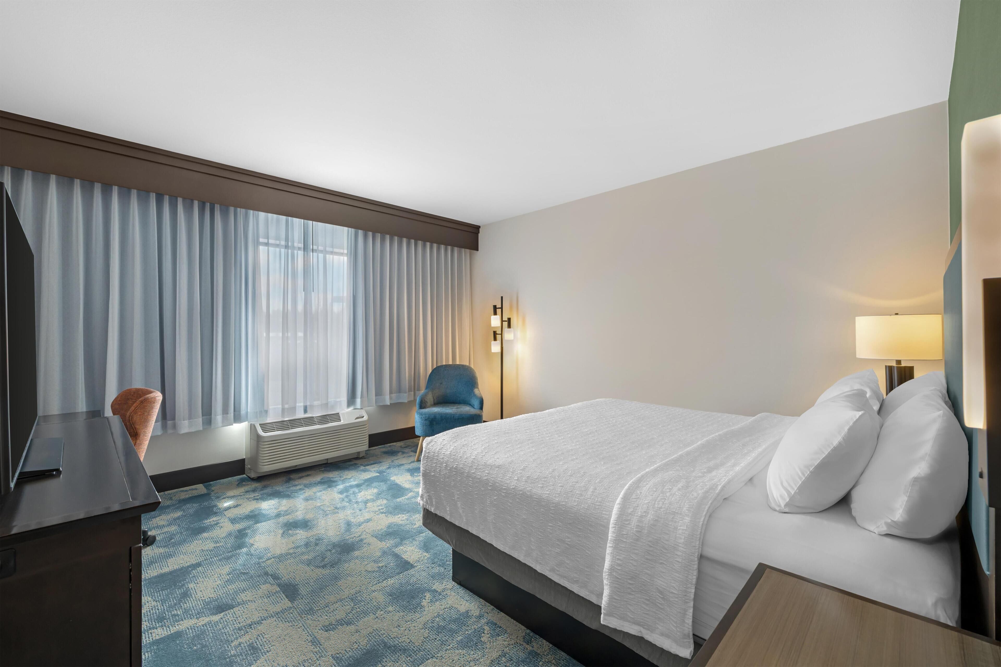 King, ตู้เย็นและไมโครเวฟ | ผ้าม่านกันแสง, เตารีด/โต๊ะรีดผ้า, Wi-Fi ฟรี, ผ้าปูที่น  อน