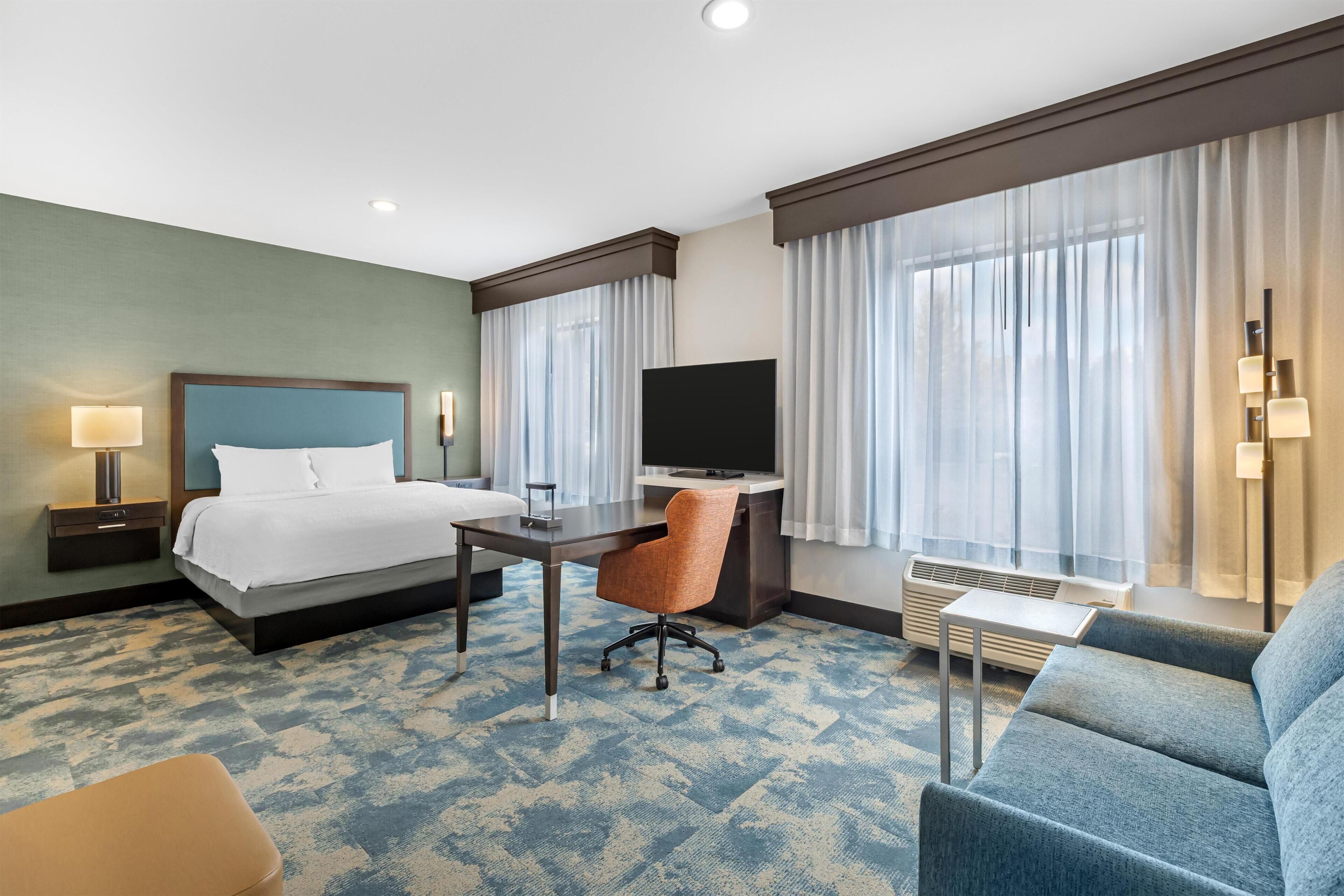 Habitación, 1 cama King size, con acceso para personas discapacitadas, para no fumadores | Cortinas blackout, tabla de planchar con plancha y wifi gratis 