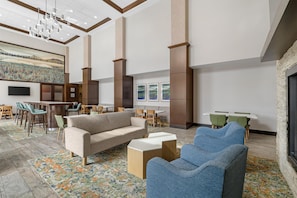 Lobby - Hampton Inn & Suites Bend (Bend)
