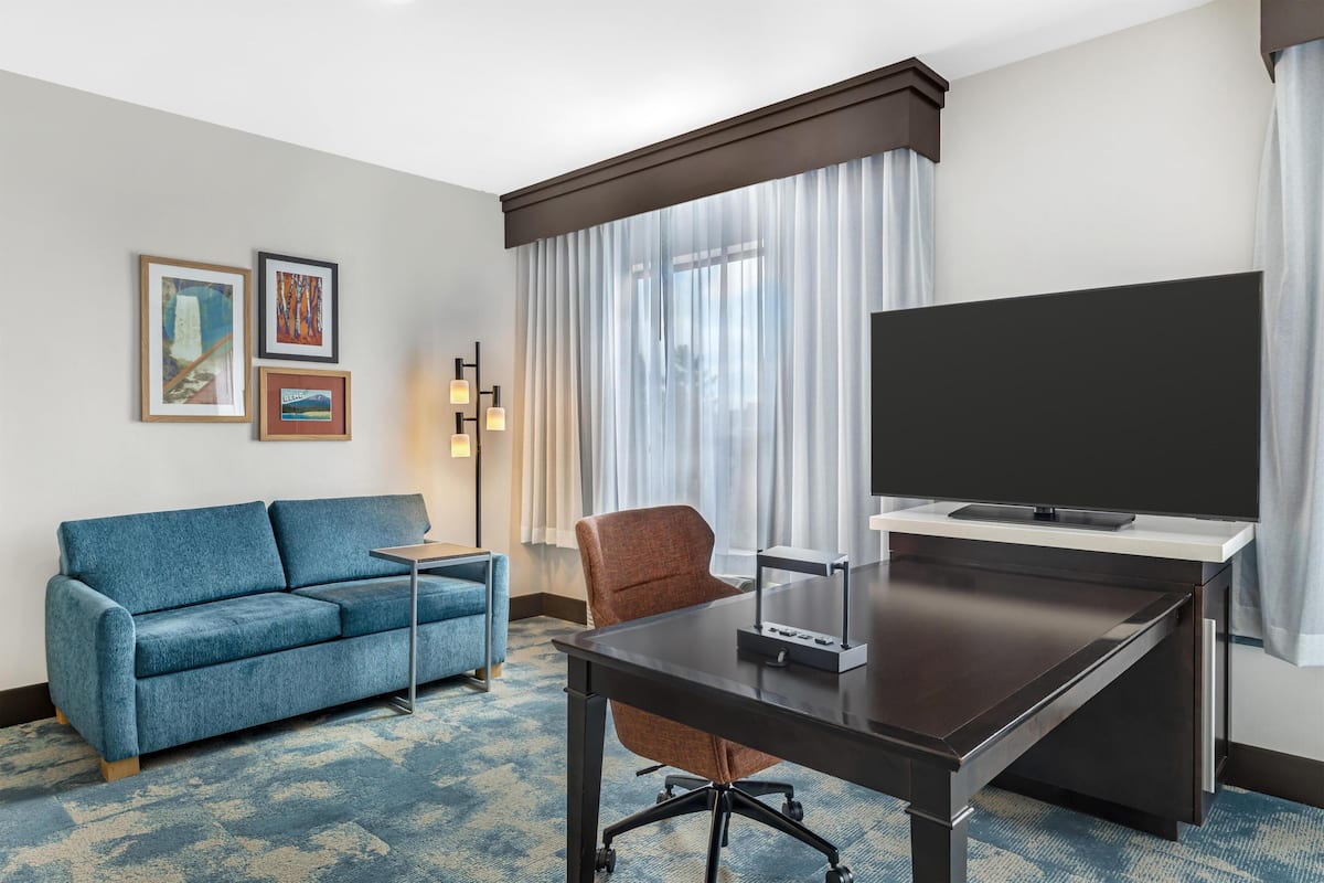 King, Studio, Refrigerator & Microwave | Blackout drapes, iron/ironing board, free WiFi, bed sheets