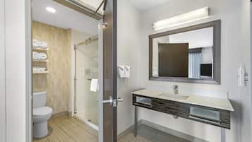 King, Studio, Refrigerator & Microwave | Bathroom | Hair dryer, towels