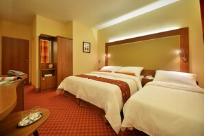 Triple Room | Desk, free WiFi, bed sheets - Maximilian Lifestyle Resort (Loucen)