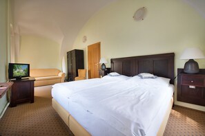 Familierom | Skrivebord, wi-fi (inkludert) og sengetøy