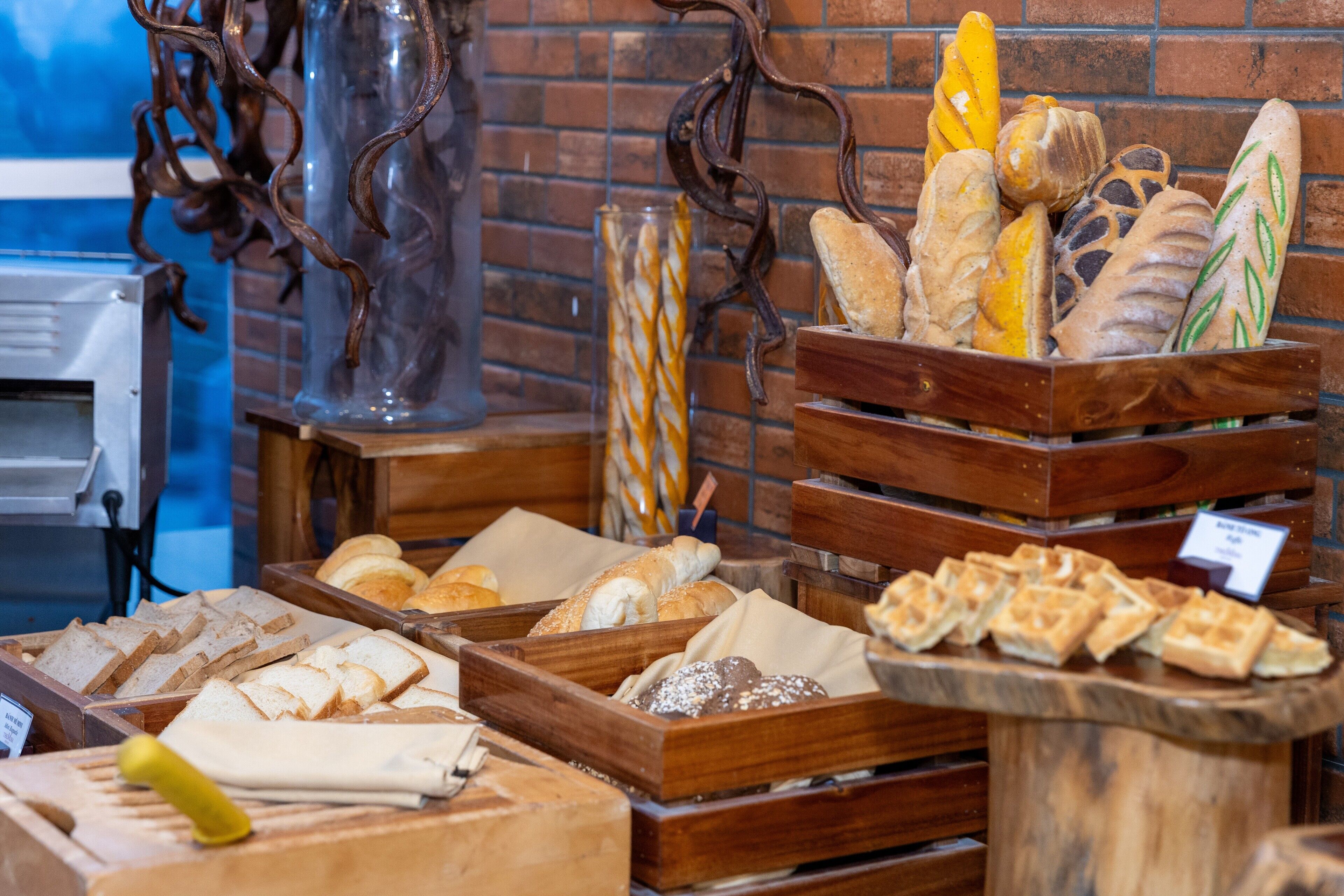 breakfast, lunch, dinner served; asian cuisine