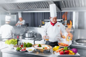 Ze serveren er ontbijt, lunch en diner 