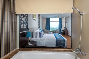 Habitación Deluxe doble (1 pax) | Baño | Ducha y cabezal de ducha tipo lluvia
