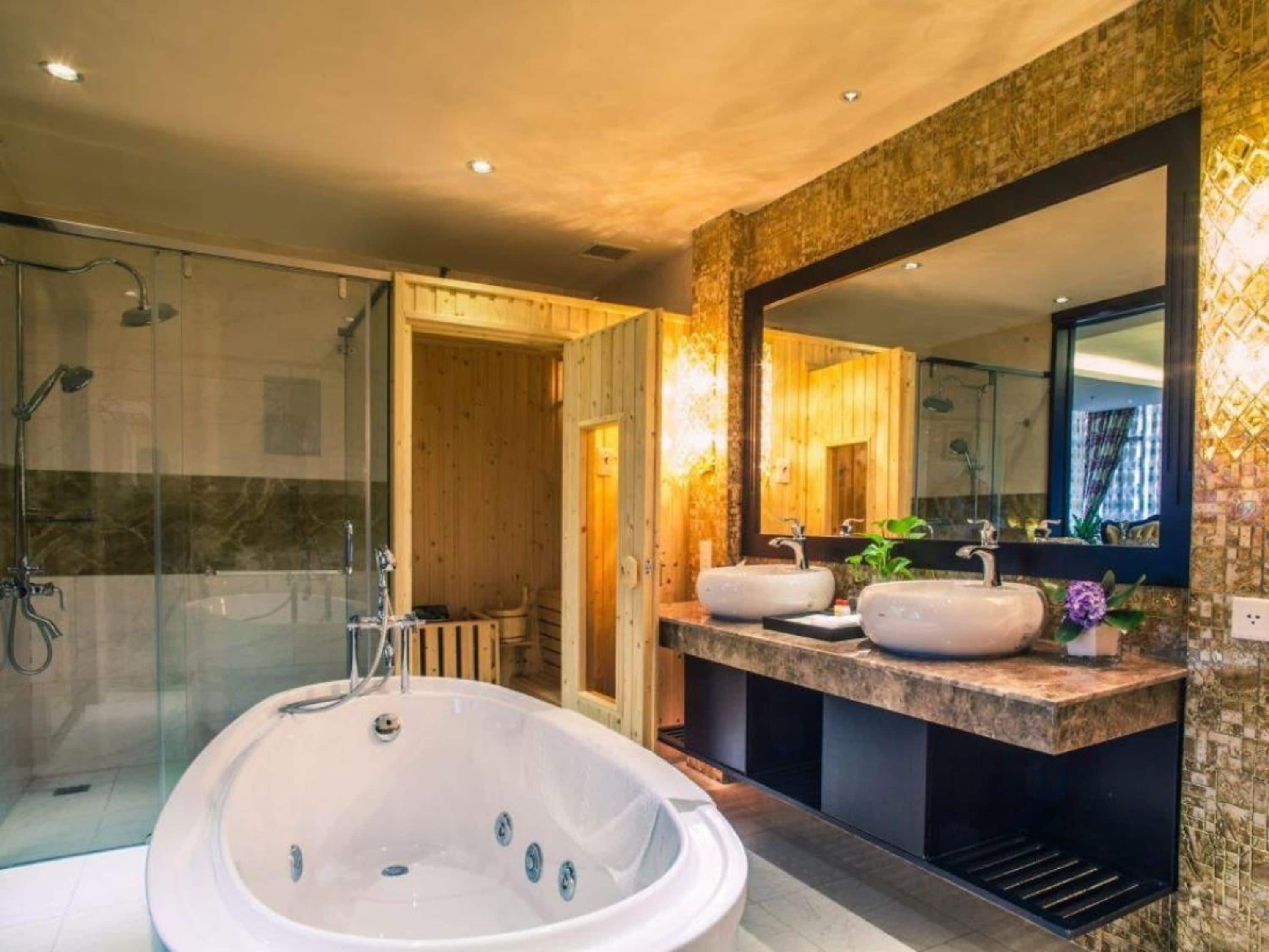 president | bathroom | shower, rainfall showerhead, free toiletries, hair dryer