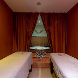 Minibar, két bảo mật tại phòng, bàn