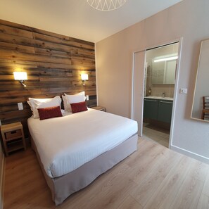 Kamar Double Standar | 1 kamar tidur, seprai premium, brankas, dan didekorasi berbeda-beda