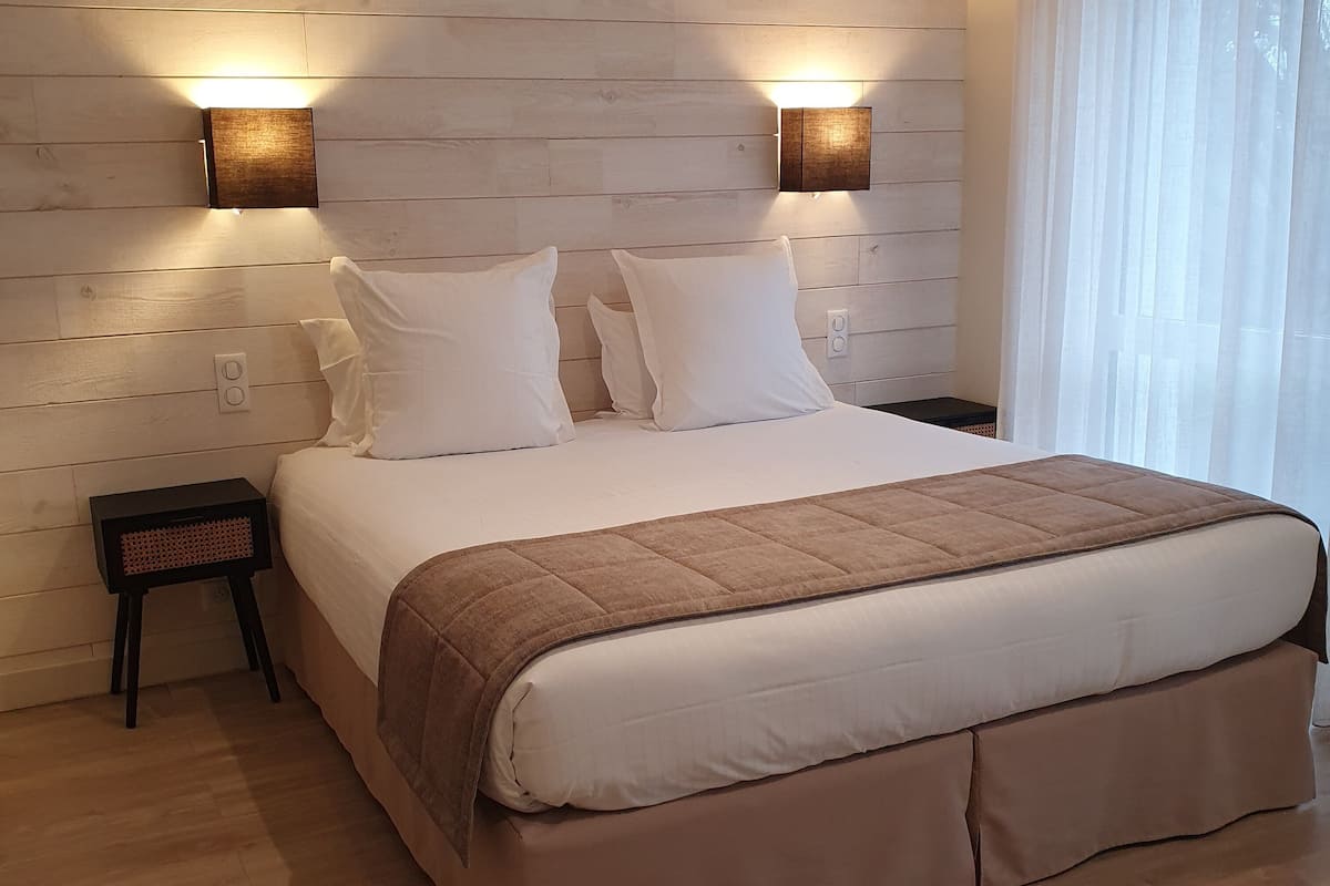 chambre prestige | 1 bedroom, premium bedding, in-room safe, individually decorated