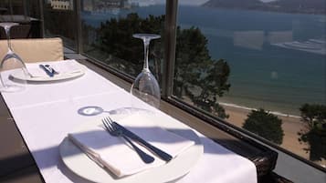 Ze serveren er lunch en diner