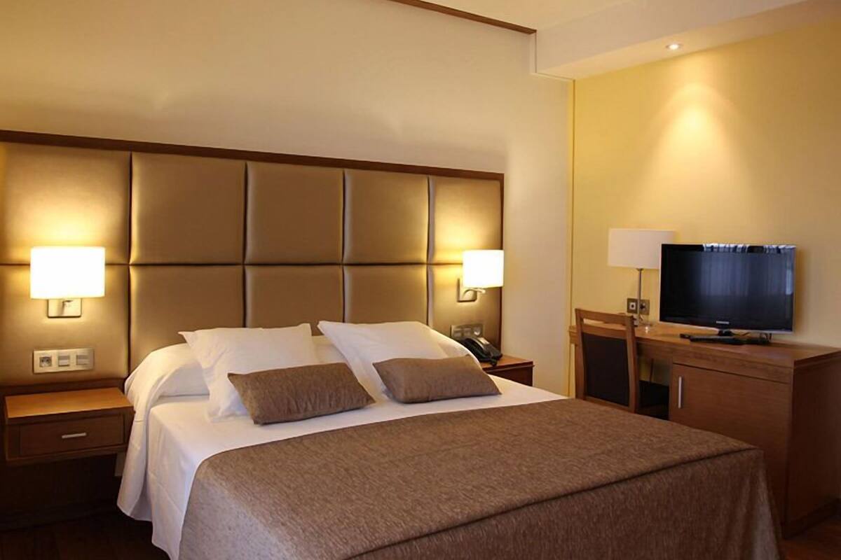 Minibar, in-room safe, soundproofing, free WiFi