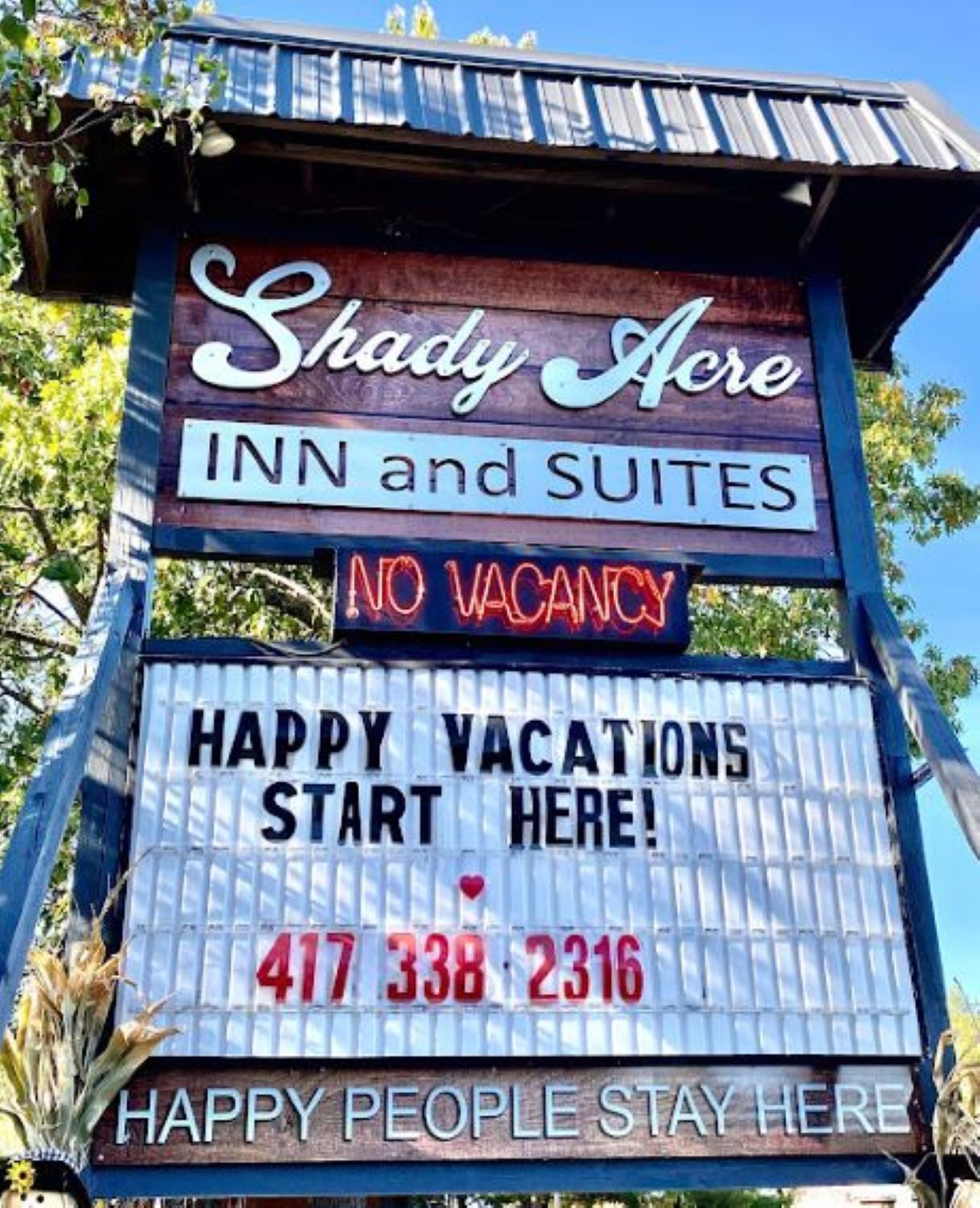 A Shady Acre Inn and Suites sign with a 'NO VACANCY' notice and a phone number.