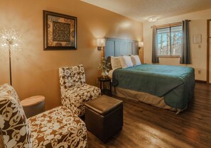 Standard Room, 1 King Bed | Desk, iron/ironing board, free WiFi, bed sheets - Shady Acre Inn and Suites (Branson West)