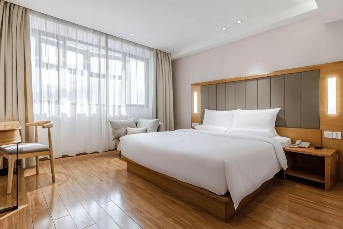 Business Queen Room