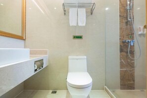 Articles de toilette gratuits, sèche-cheveux, chaussons