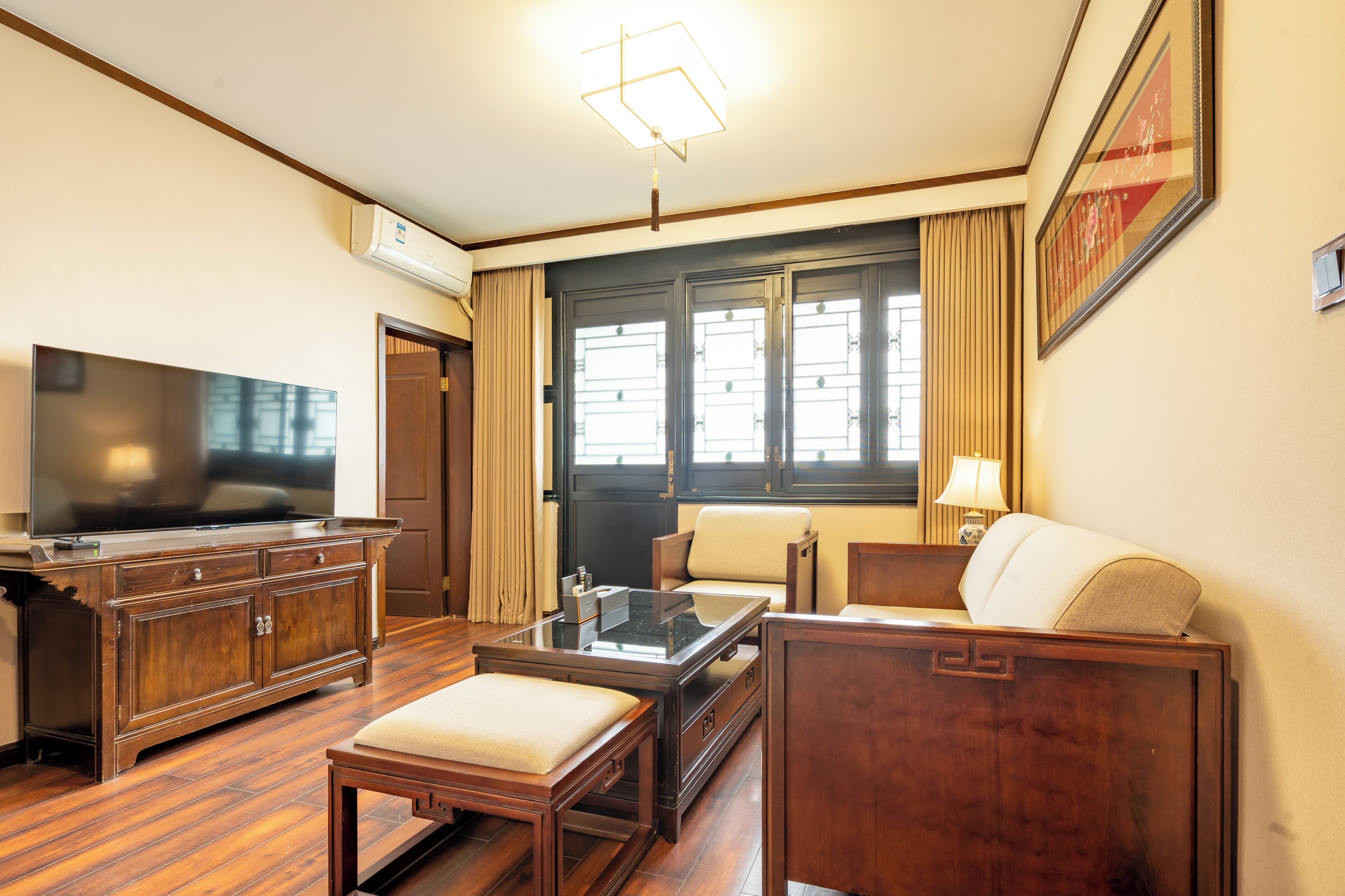 1 bedroom, in-room safe, individually decorated, individually furnished