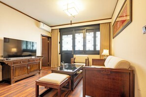 In-room safe, individually decorated, individually furnished, desk - Chengdu Buddhazen Hotel (Chengdu)