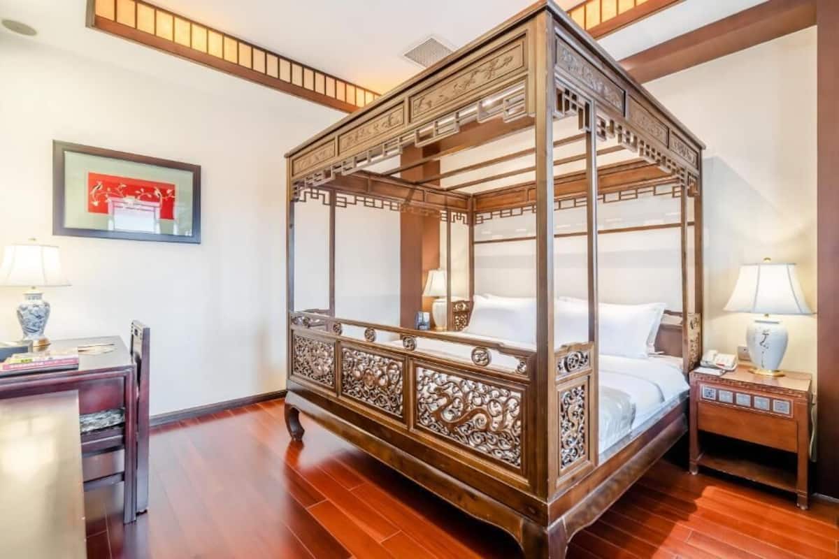 Signature Suite | 1 bedroom, in-room safe, individually decorated, individually furnished