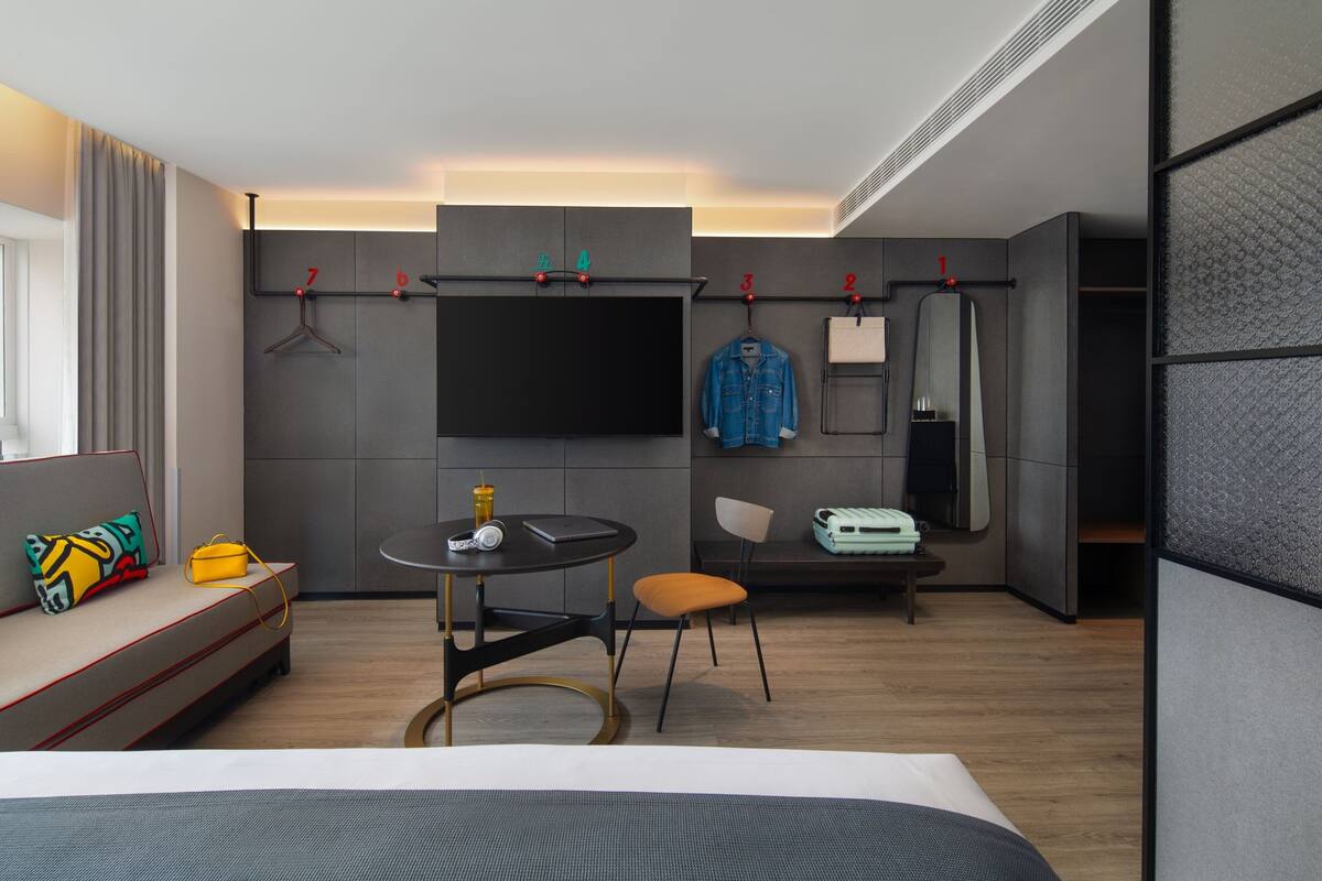 Room, 1 King Bed | Down comforters, in-room safe, blackout drapes, WiFi (free)