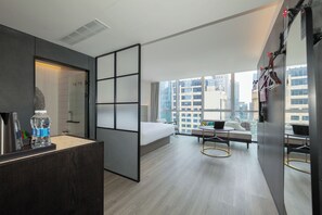 客房, 1 张特大床 | 羽绒被、客房内保险箱、遮光窗帘、免费 WiFi