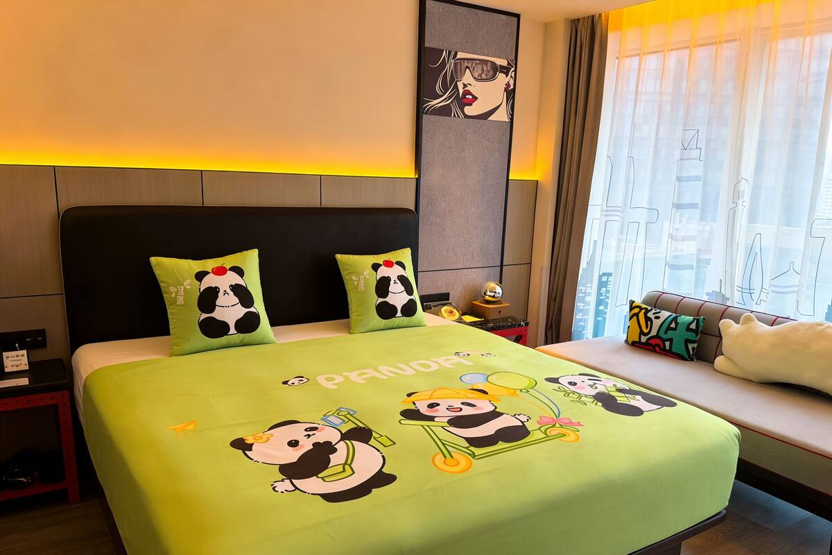 Down duvets, in-room safe, blackout curtains, free WiFi
