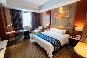 In-room safe, desk, blackout curtains, iron/ironing board - Dongguan Haixia Hotel (Dongguan)