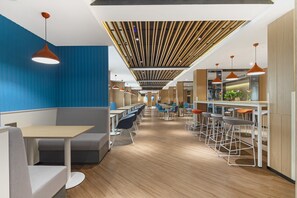 包含每日自助早餐