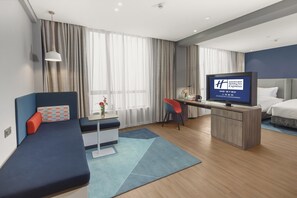 Suite, 1 kingsize-seng (Additional Living Area Top Floor) | Wi-fi (inkludert) og sengetøy