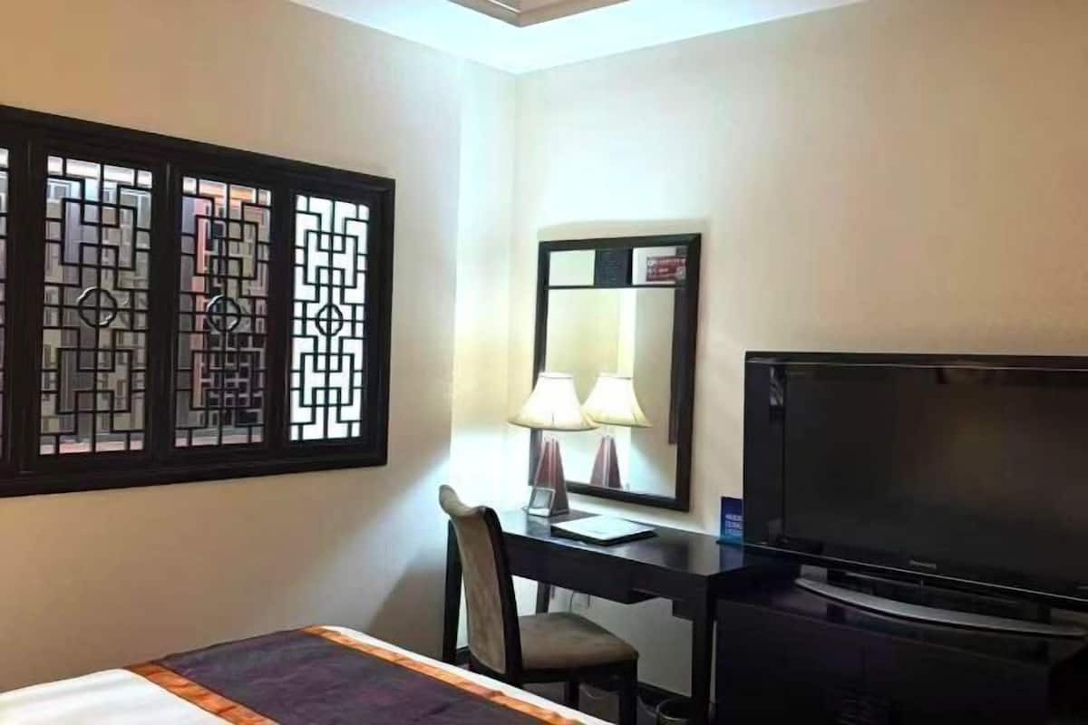 Minibar, caja de seguridad en la habitación y decoración personalizada