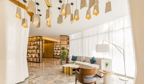Lobby sitting area - Atour Light Hotel Hongqiao Beixinjing Metro Station Shanghai (Shanghai)