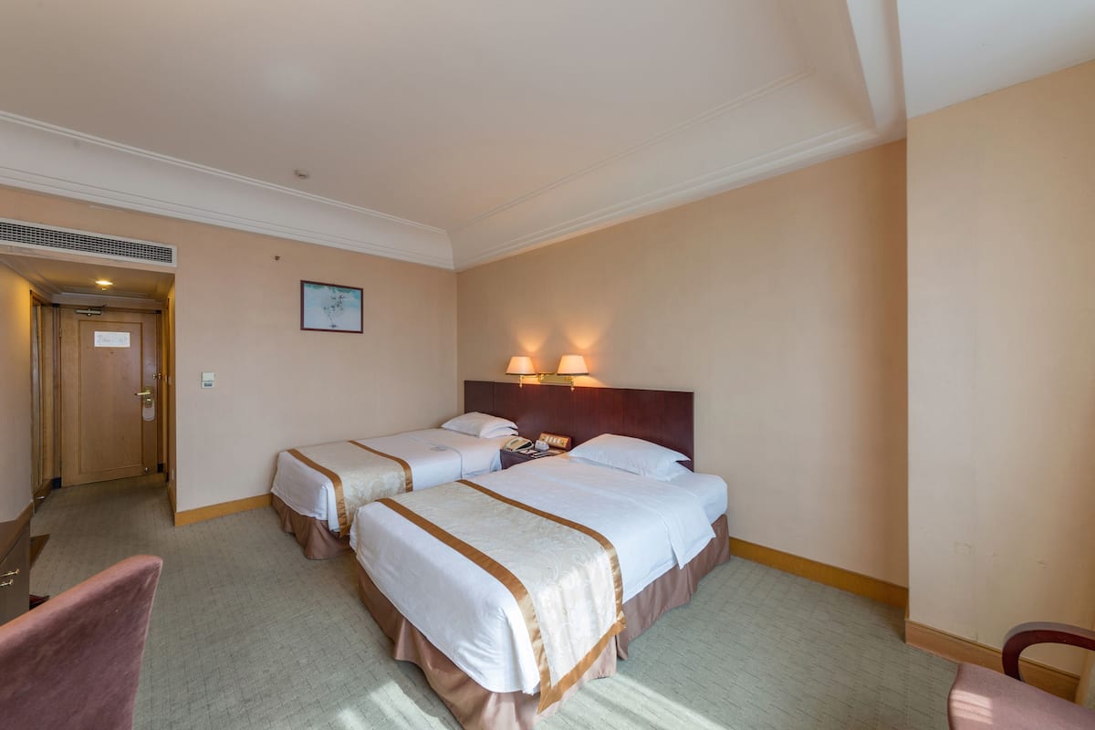 Premium bedding, in-room safe, individually decorated