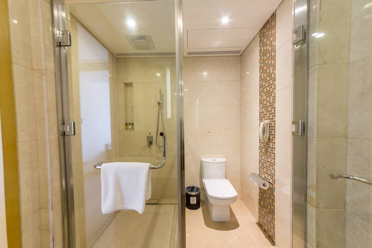 premium bedding, in-room safe, individually decorated