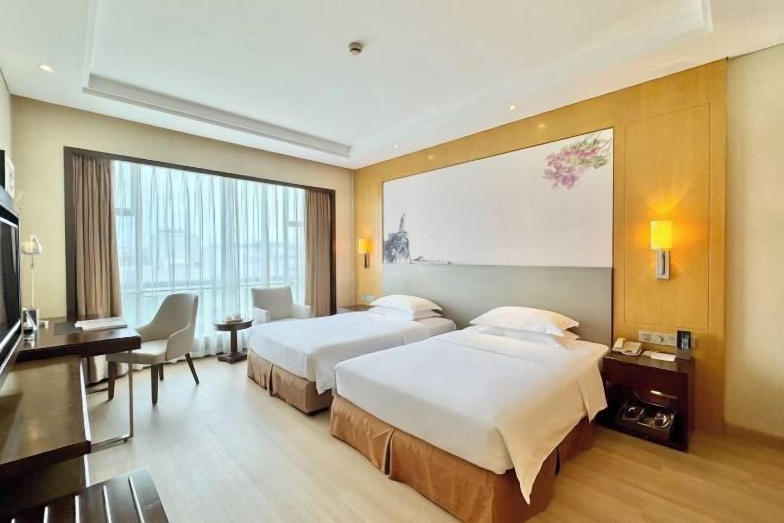 Premium bedding, in-room safe, individually decorated