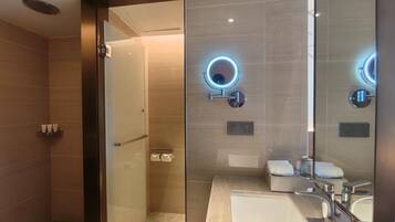 Articles de toilette gratuits, chaussons, serviettes fournies