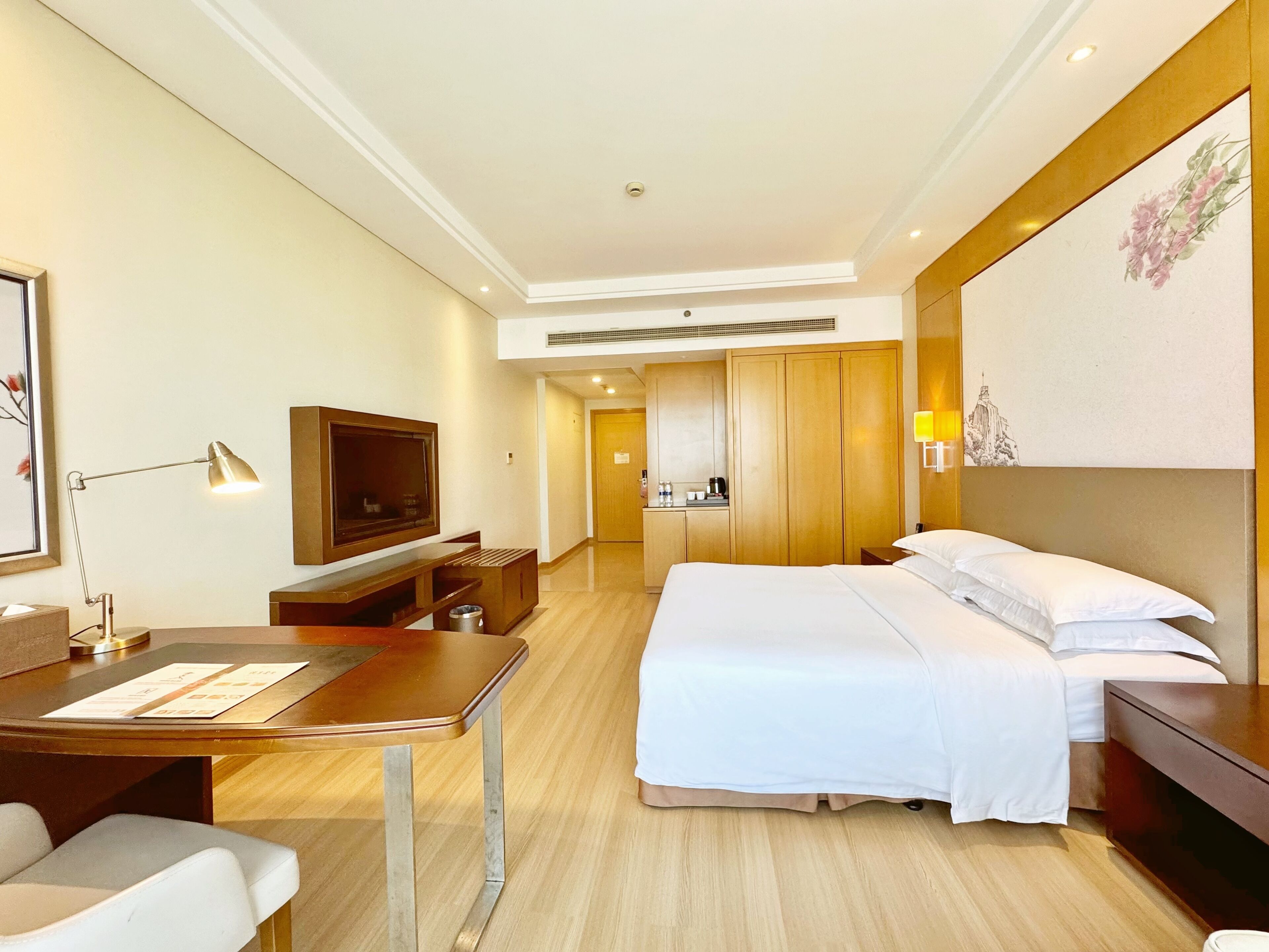 Habitación doble Deluxe | Ropa de cama de alta calidad y caja de seguridad en la habitación 
